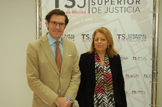 El presidente del Tribunal Superior de Justicia de la Región de Murcia, Miguel Pascual del Riquelme, y la consejera de Educación y Universidades, María Isabel Sánchez-Mora 